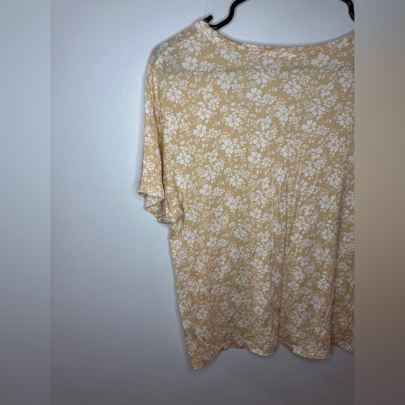 BNWOT XS American Eagle Peach Floral V-Neck T-shirt - Picture 7 of 8